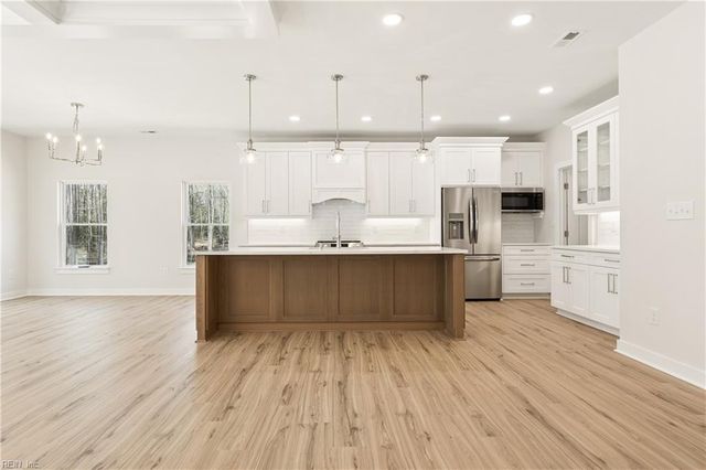 11348 East West PW, Gloucester, VA 23061