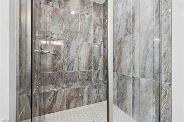 11348 East West PW, Gloucester, VA 23061