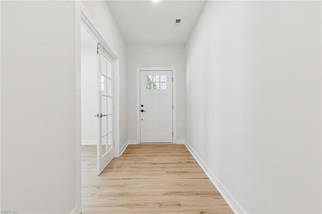 11348 East West PW, Gloucester, VA 23061