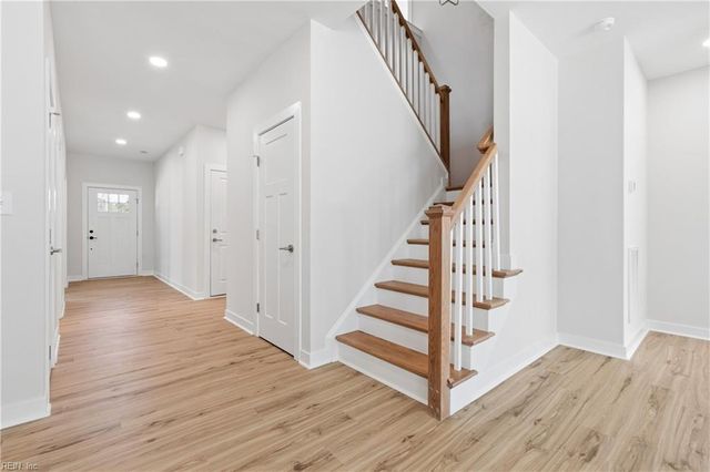 11348 East West PW, Gloucester, VA 23061