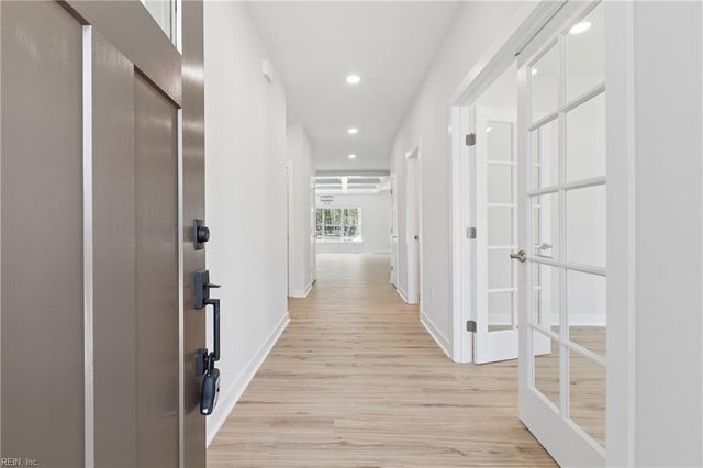 11348 East West PW, Gloucester, VA 23061