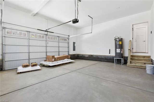 11348 East West PW, Gloucester, VA 23061