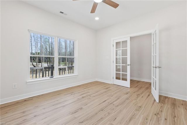 11348 East West PW, Gloucester, VA 23061