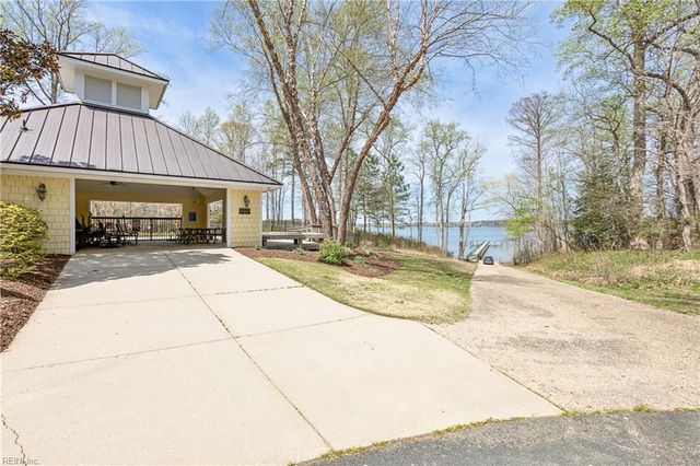 11348 East West PW, Gloucester, VA 23061