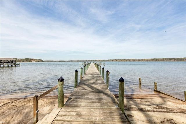 11348 East West PW, Gloucester, VA 23061