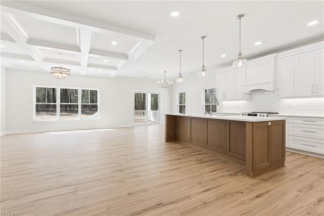 11348 East West PW, Gloucester, VA 23061