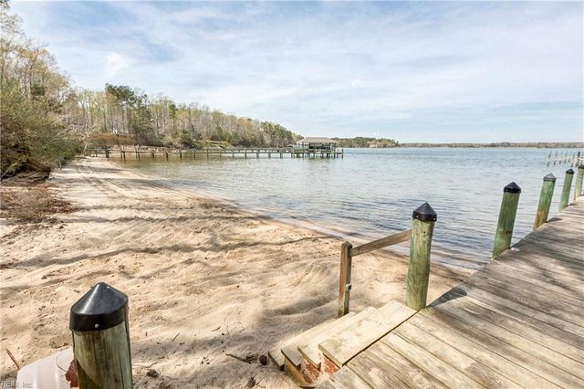 11348 East West PW, Gloucester, VA 23061