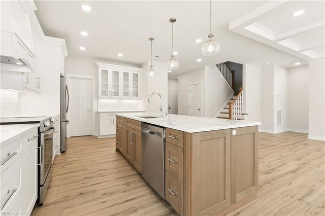 11348 East West PW, Gloucester, VA 23061