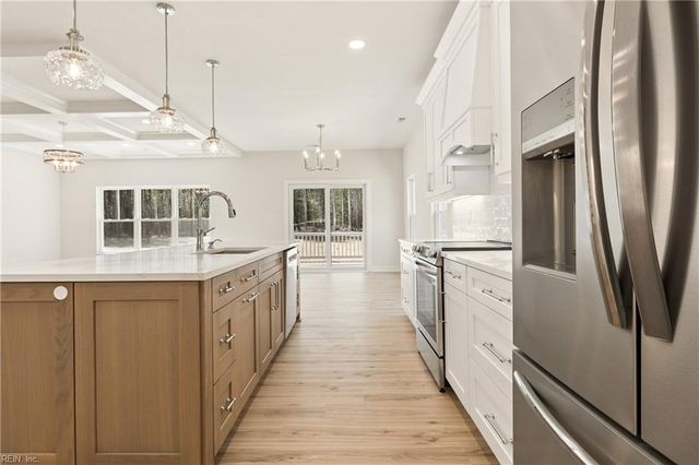 11348 East West PW, Gloucester, VA 23061