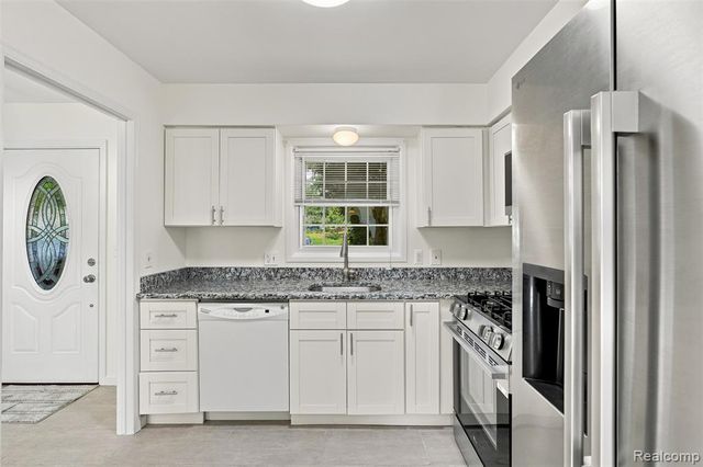 1794 Brentwood Drive, Troy, MI 48098