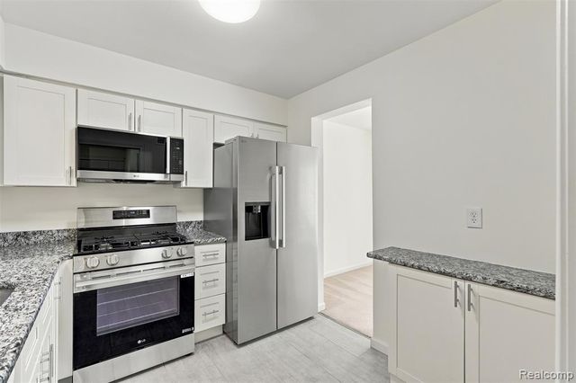 1794 Brentwood Drive, Troy, MI 48098