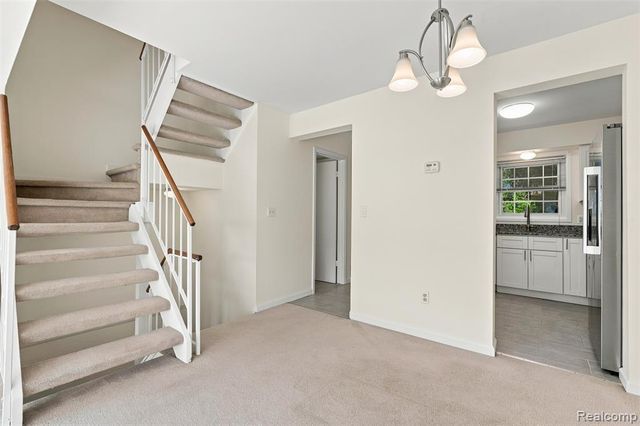1794 Brentwood Drive, Troy, MI 48098