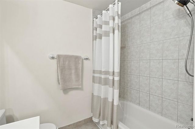1794 Brentwood Drive, Troy, MI 48098