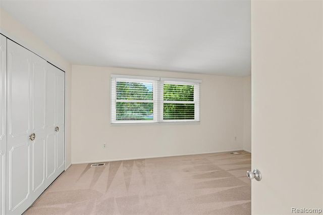 1794 Brentwood Drive, Troy, MI 48098