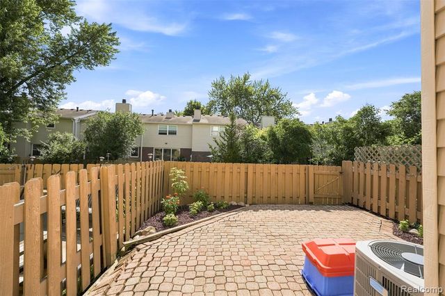 1794 Brentwood Drive, Troy, MI 48098