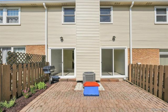 1794 Brentwood Drive, Troy, MI 48098