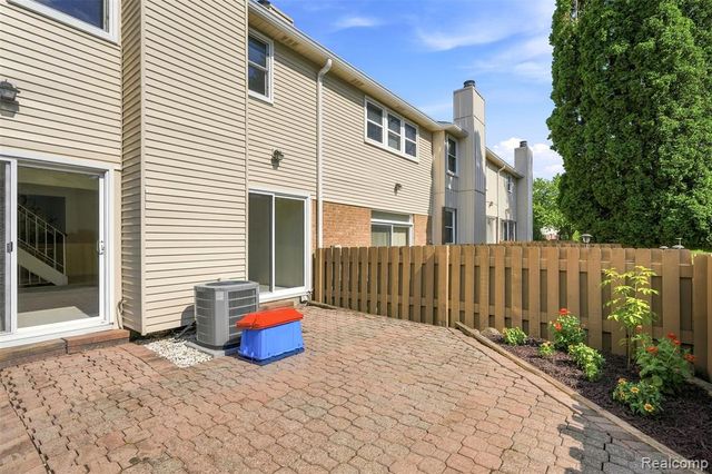 1794 Brentwood Drive, Troy, MI 48098