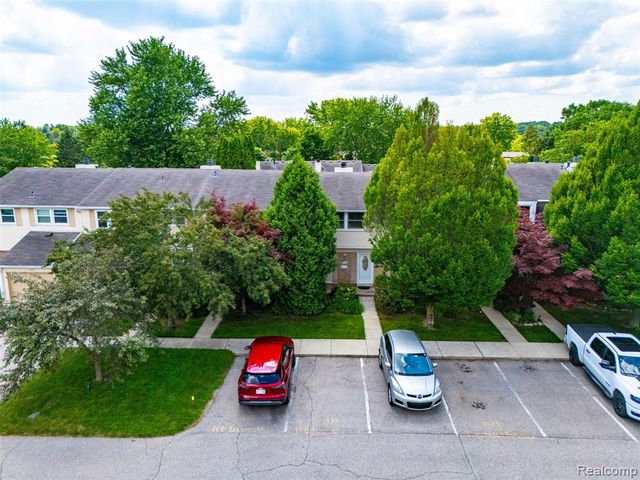 1794 Brentwood Drive, Troy, MI 48098