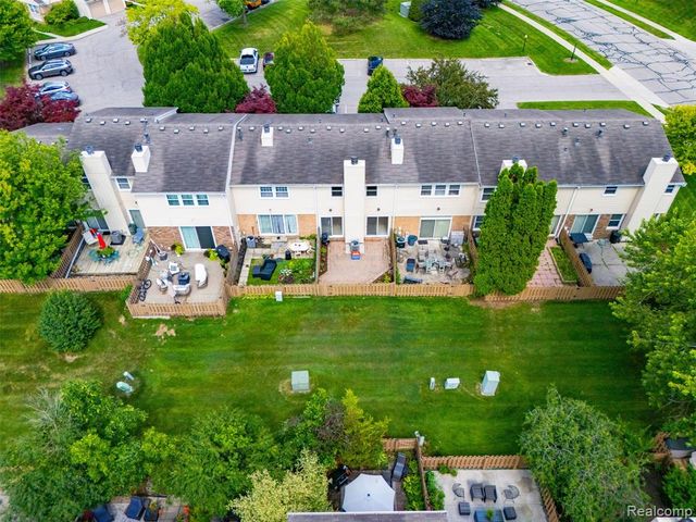 1794 Brentwood Drive, Troy, MI 48098