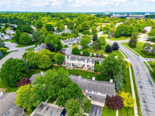 1794 Brentwood Drive, Troy, MI 48098