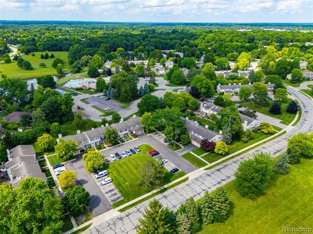 1794 Brentwood Drive, Troy, MI 48098