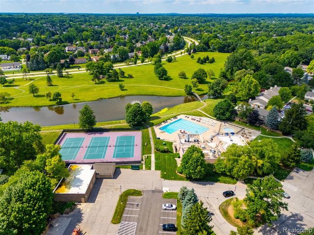 1794 Brentwood Drive, Troy, MI 48098