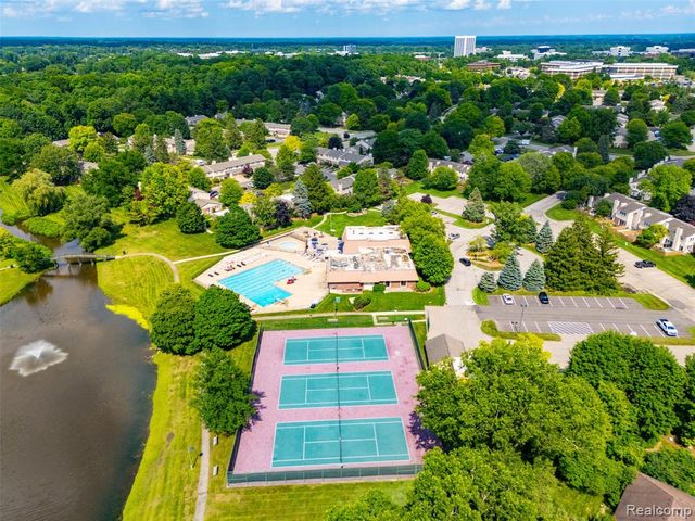 1794 Brentwood Drive, Troy, MI 48098
