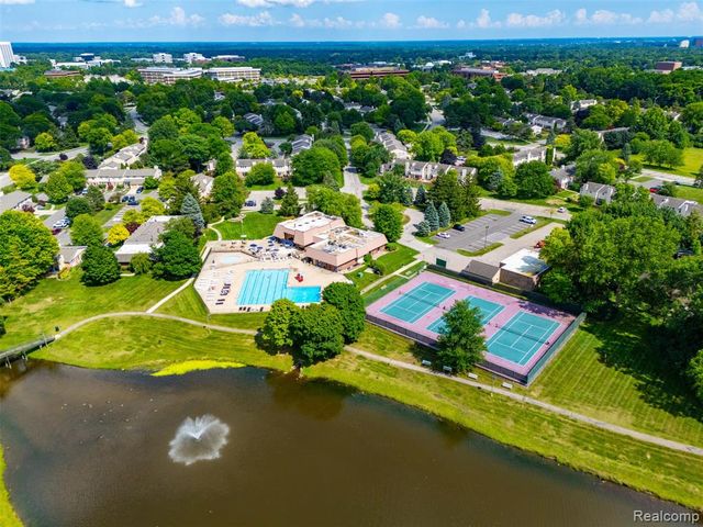 1794 Brentwood Drive, Troy, MI 48098