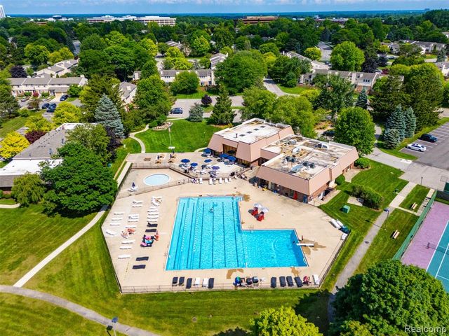1794 Brentwood Drive, Troy, MI 48098