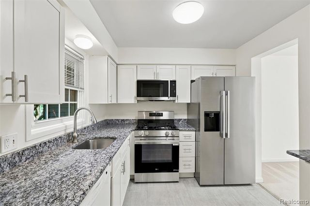 1794 Brentwood Drive, Troy, MI 48098