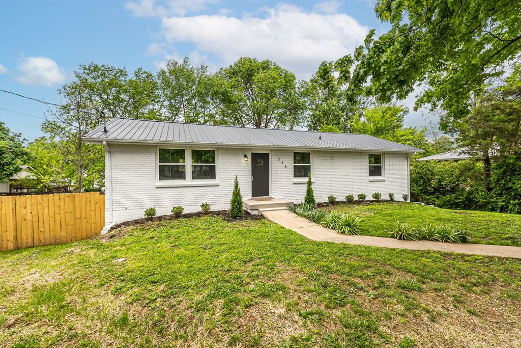 558 Walton Ferry Rd, Hendersonville, TN 37075