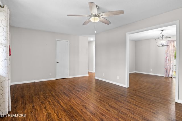 2905 Pleasant View Ave, Maryville, TN 37803