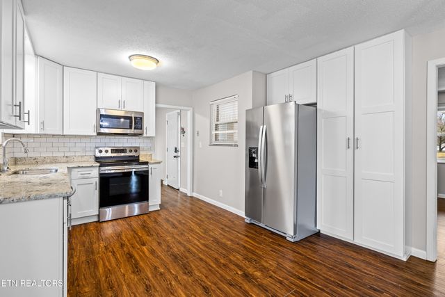 2905 Pleasant View Ave, Maryville, TN 37803