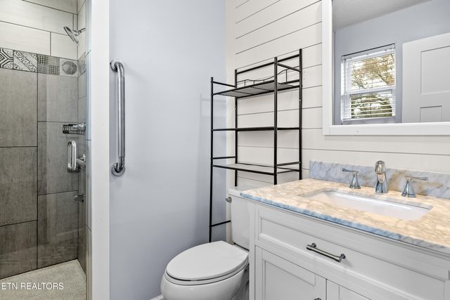 2905 Pleasant View Ave, Maryville, TN 37803