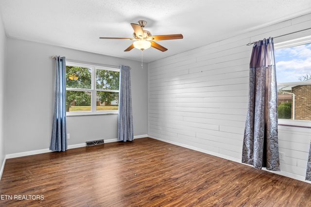 2905 Pleasant View Ave, Maryville, TN 37803