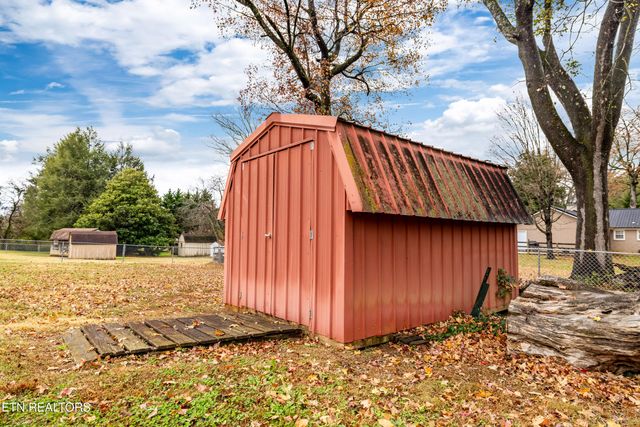 2905 Pleasant View Ave, Maryville, TN 37803