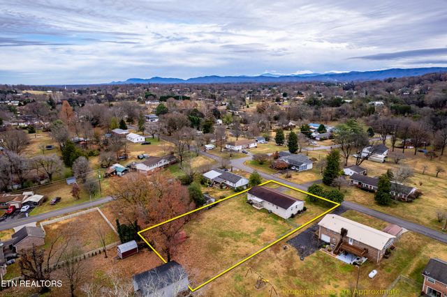 2905 Pleasant View Ave, Maryville, TN 37803