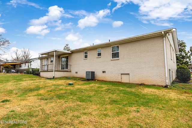 2905 Pleasant View Ave, Maryville, TN 37803