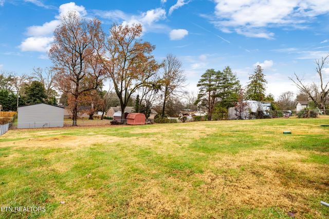 2905 Pleasant View Ave, Maryville, TN 37803