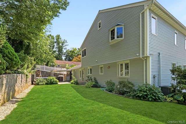75 Glen Forest Street, Thornwood, NY 10594