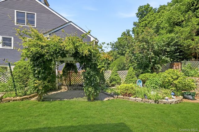75 Glen Forest Street, Thornwood, NY 10594