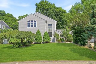 75 Glen Forest Street, Thornwood, NY 10594
