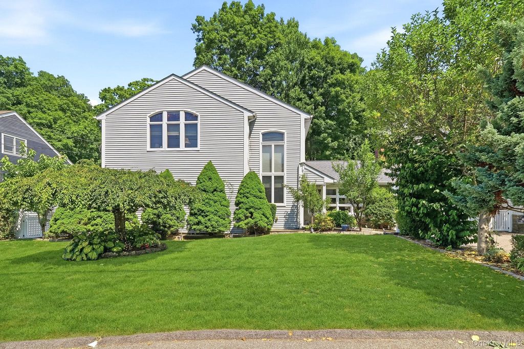 75 Glen Forest Street, Thornwood, NY 10594