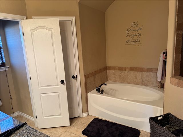 165 Churchill Circle, Weatherford, TX 76085