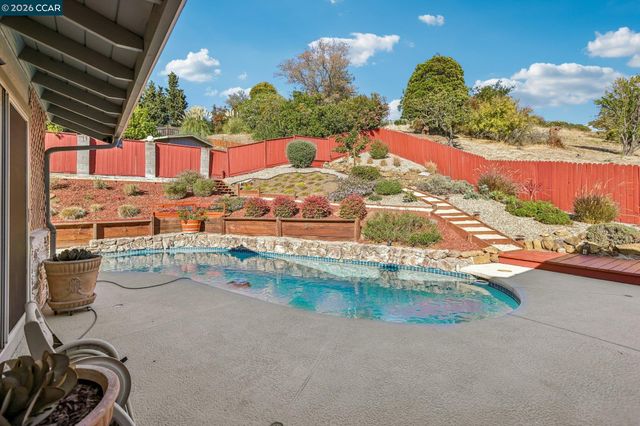 2609 Moraga Dr, Pinole, CA 94564