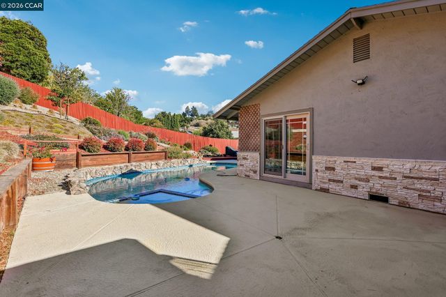 2609 Moraga Dr, Pinole, CA 94564