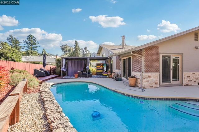 2609 Moraga Dr, Pinole, CA 94564