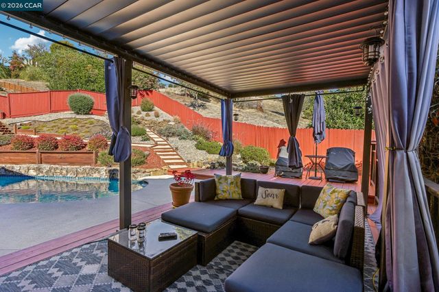 2609 Moraga Dr, Pinole, CA 94564