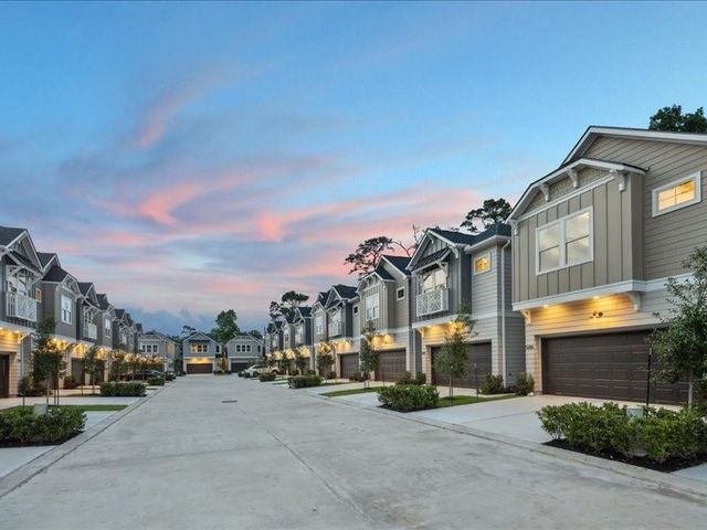 5206 Amber Sunrise Drive, Houston, TX 77018