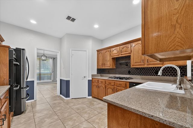 106 Sceptre Drive, Rockwall, TX 75032